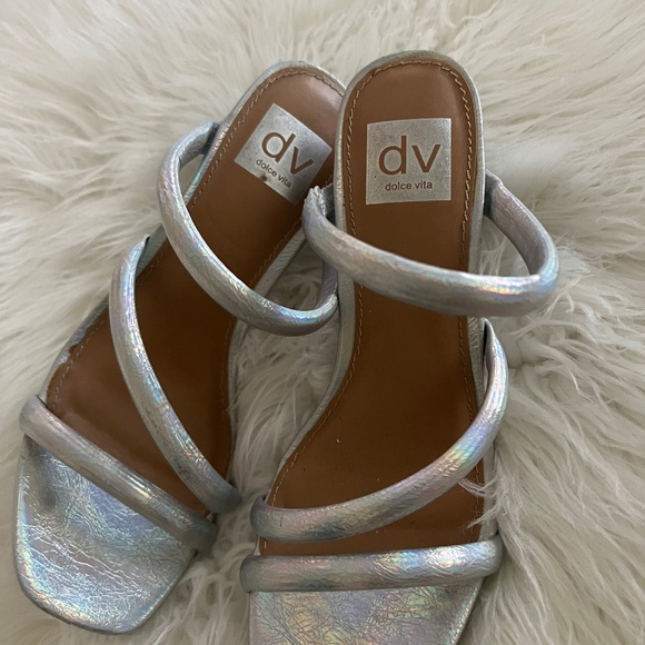 Size 7.5 - Picture 1 of 3